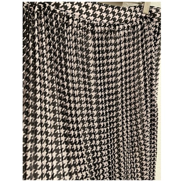 MODCLOTH White Black Pleated Mini Skirt - Picture 4 of 5